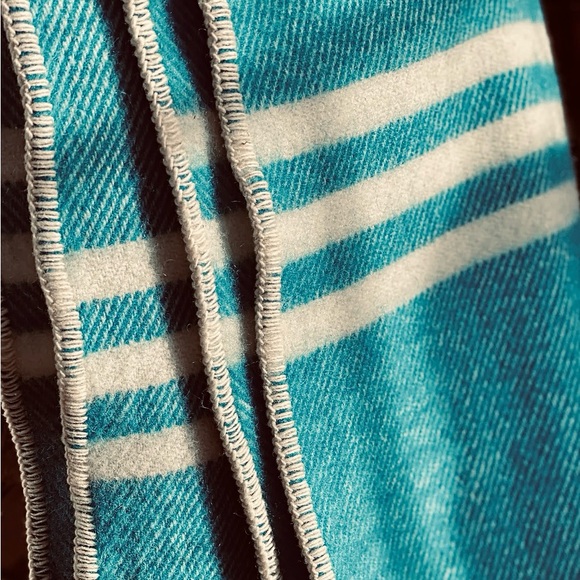 MacAusland Woollen Mills throw blanket - Picture 1 of 5
